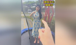 挠痒痒搞笑视频,笑出腹肌的欢乐瞬间